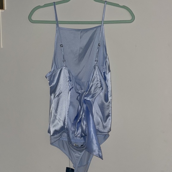 Silky light blue open back with bow bodysuit - Picture 7 of 10